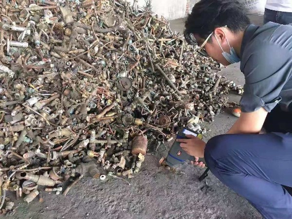 手（shǒu）持式合金分析儀在金屬（shǔ）回（huí）收中的應用成功方案