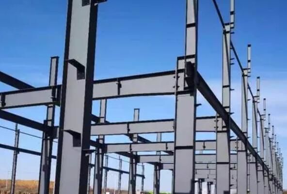 襄（xiāng）陽（yáng）鋼結構安裝的時（shí）候，要注意哪些（xiē）方麵呢？